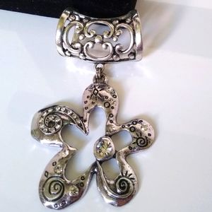 Beautiful flower silver toned scarf accessorie